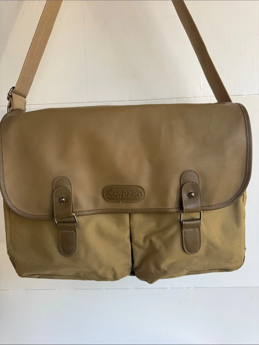VINTAGE CALVIN KLEIN RUGGED CANVAS MESSENGER FLAP BAG CROSSBODY TRAVEL TAN